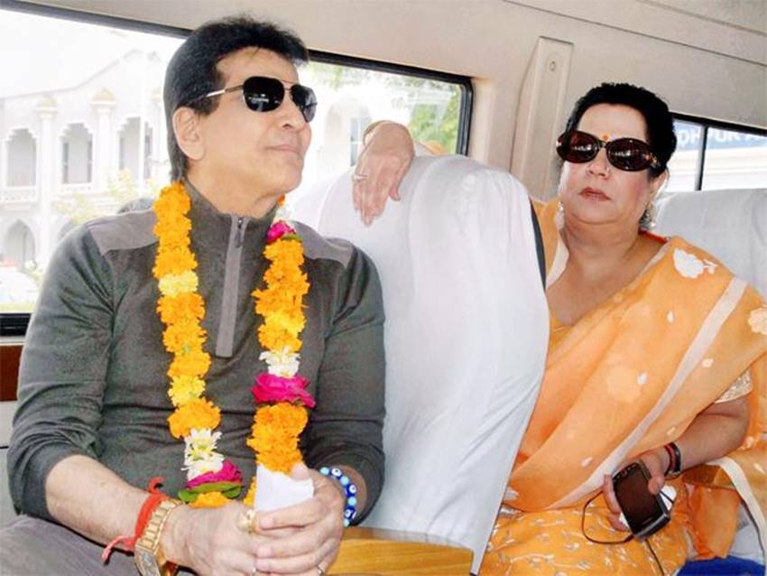 jeetendra shobha kapoor, ekta kapoor, ekta kapoor jeetendra, jeetendra kapoor shobha kapoor wedding anniversary, tusshan kapoor, jeetendra marriage, jeetendra wife, entertainment news