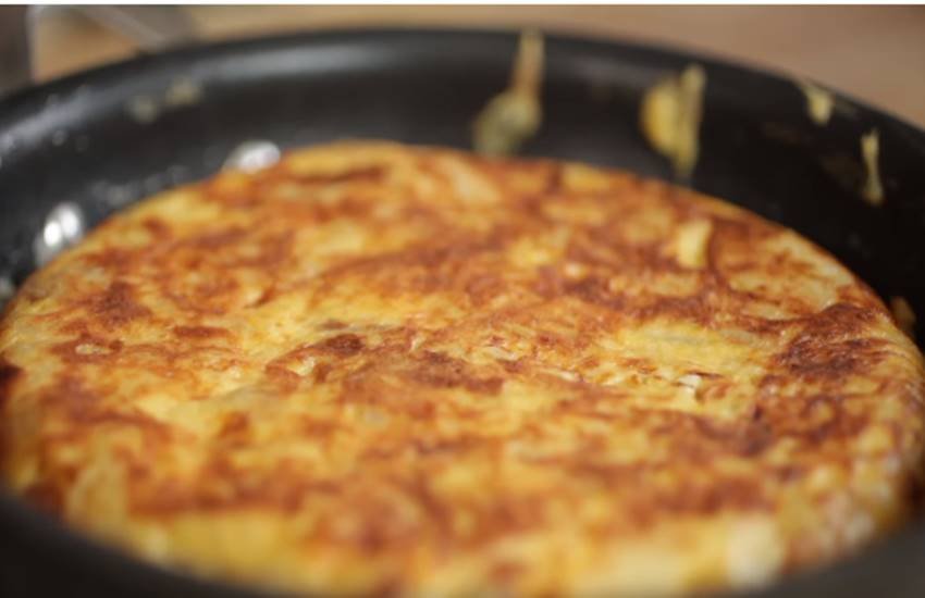 Omelette, omelette recipe in hindi, spanish omelette, how to make spanish omelette, spanish omelette recipe, spanish omelette recipe in hindi, omelette dish, how to make omelette dish, breakfast dishes, breakfast recipe, lifestyle news in hindi, jansatta Omelette, omelette recipe in hindi, spanish omelette, how to make spanish omelette, spanish omelette recipe, spanish omelette recipe in hindi, omelette dish, how to make omelette dish, breakfast dishes, breakfast recipe, lifestyle news in hindi, jansatta