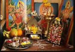 घर में मंदिर बनाना क्यों हैं जरूरी, जानिए घर में किस जगह पर होना चाहिए पूजा स्थान