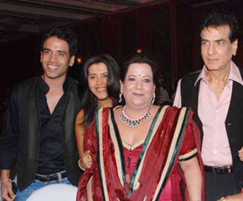 jeetendra shobha kapoor, ekta kapoor, ekta kapoor jeetendra, jeetendra kapoor shobha kapoor wedding anniversary, tusshan kapoor, jeetendra marriage, jeetendra wife, entertainment news
