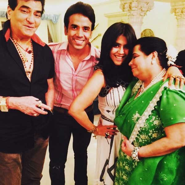 jeetendra shobha kapoor, ekta kapoor, ekta kapoor jeetendra, jeetendra kapoor shobha kapoor wedding anniversary, tusshan kapoor, jeetendra marriage, jeetendra wife, entertainment news
