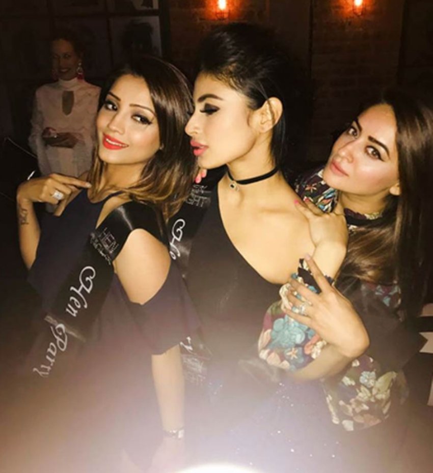 Aashka Goradia, Aashka Goradia Going to be a Bride, Aashka Goradia bechtler party, Aashka Goradia pictures, Aashka Goradia bechtler party, Aashka Goradia enjoying with Mouni Roy, Mahhi Vij and Adaa Khan, Mouni Roy in aashka bechtler party