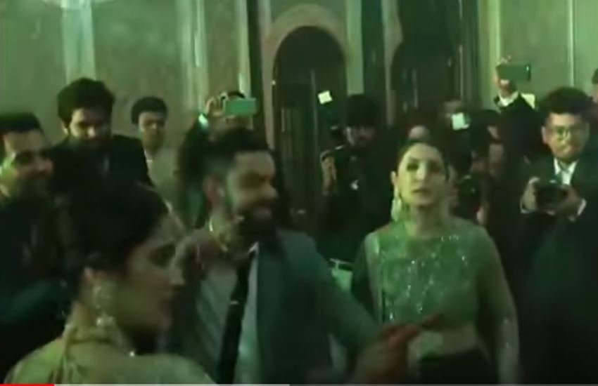 VIDEO: ज़हीर खान – सागरिका की रिसेप्शन पार्टी में इस तरह थिरके विराट कोहली और अनुष्का शर्मा