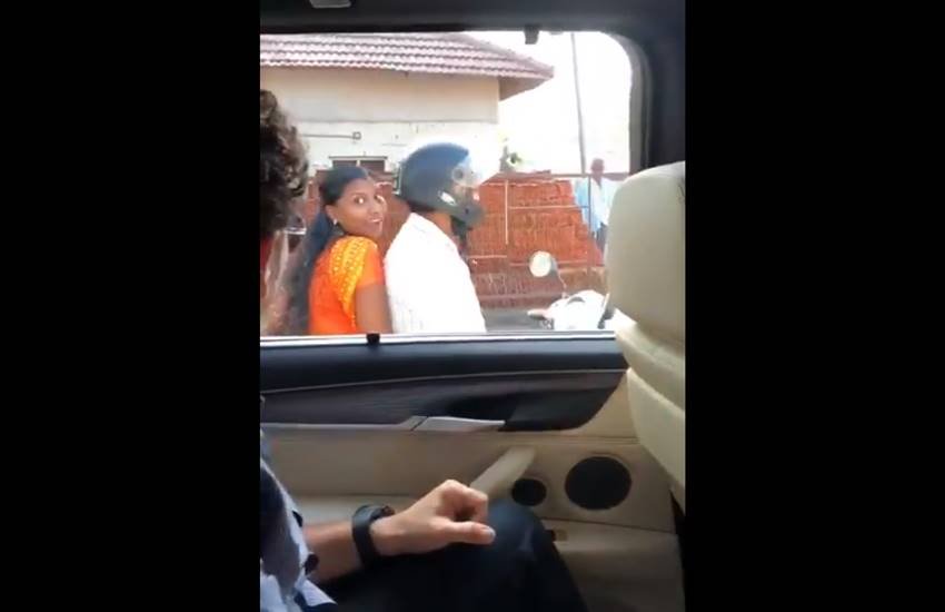 तस्वीर वायरल वीडियो का स्क्रीनशॉट है।
