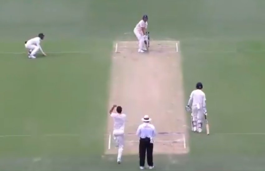 VIDEO: फील्डिंग के दौरान चोटिल हो गया तेज गेंदबाज, साथी खिलाड़ी से हुई खतरनाक टक्कर