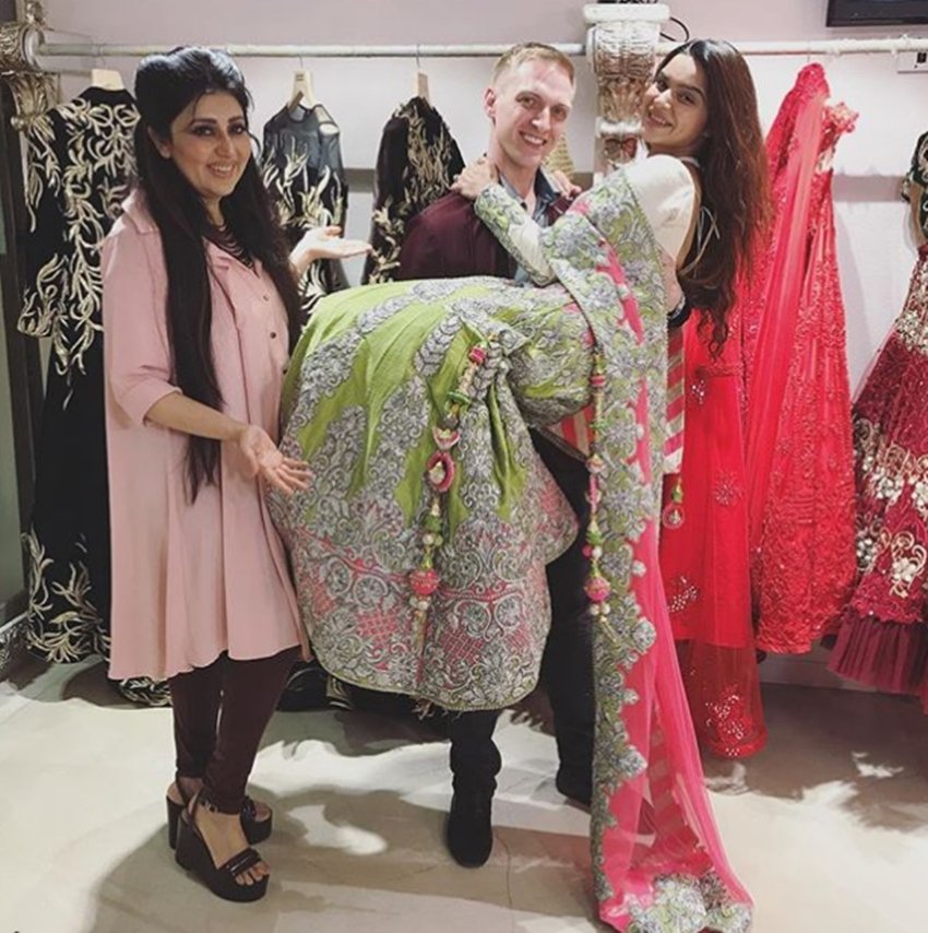 Aashka Goradia, Aashka Goradia Going to be a Bride, Aashka Goradia bechtler party, Aashka Goradia pictures, Aashka Goradia bechtler party, Aashka Goradia enjoying with Mouni Roy, Mahhi Vij and Adaa Khan, Mouni Roy in aashka bechtler party