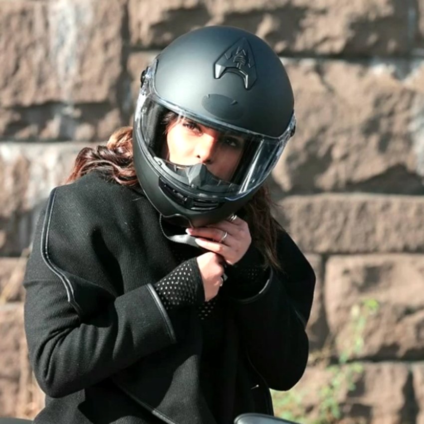Desi Girl, Desi Girl Priyanka Chopra, Desi Girl New look, Priyanka Chopra New, New look of Priyanka, Priyanka Chopra new look, Total Transformation of Priyanka Chopra, Priyanka Chopra in Quantico season 3, see photos of Priyanka Chopra, entertainment news, bollywood news, television news