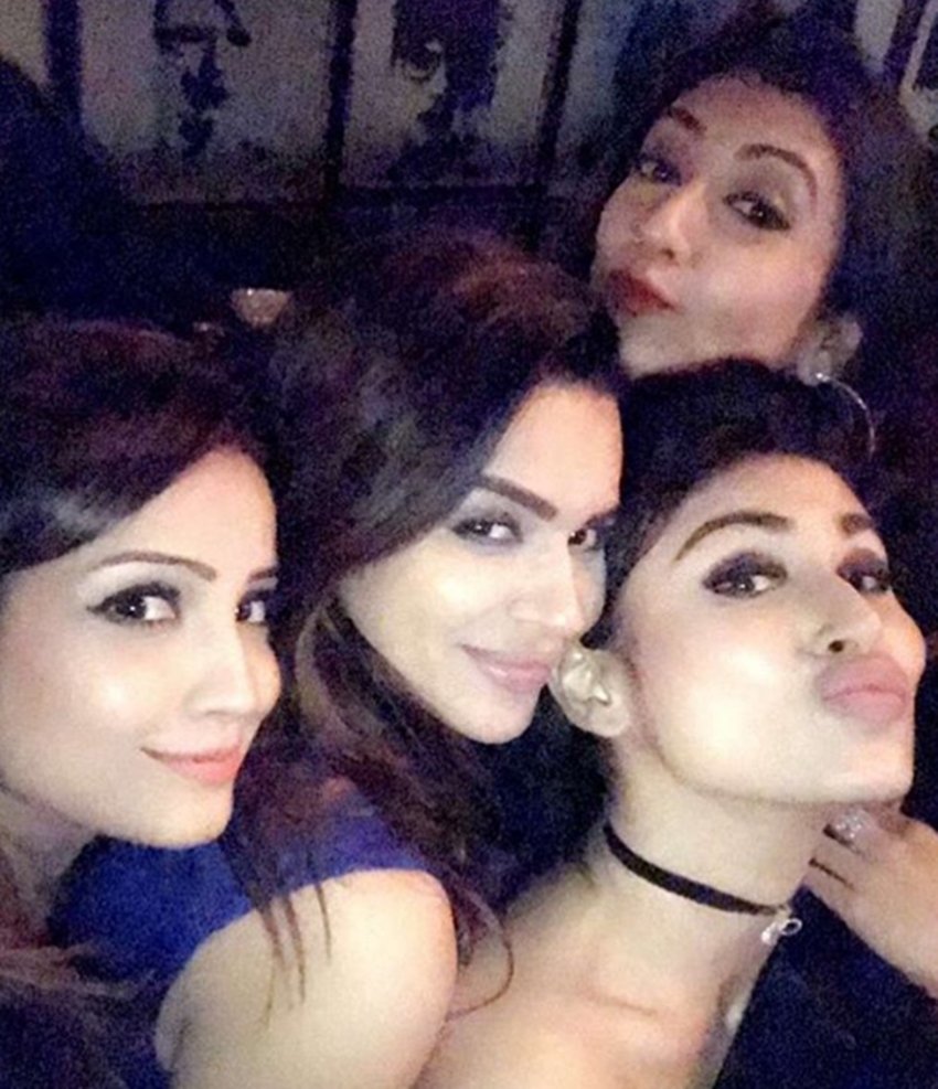 Aashka Goradia, Aashka Goradia Going to be a Bride, Aashka Goradia bechtler party, Aashka Goradia pictures, Aashka Goradia bechtler party, Aashka Goradia enjoying with Mouni Roy, Mahhi Vij and Adaa Khan, Mouni Roy in aashka bechtler party