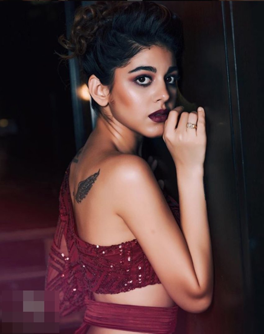 Pooja Bedi, Pooja Bedi Daughter, Aalia Furniturewalla, Aalia Furniturewalla Pictures, Aalia Furniturewalla Images, Aalia Furniturewalla Photos, Aalia Furniturewalla Bollywood Debut, Aalia Furniturewalla Hot photos, Aalia Furniturewalla and Jhanvi