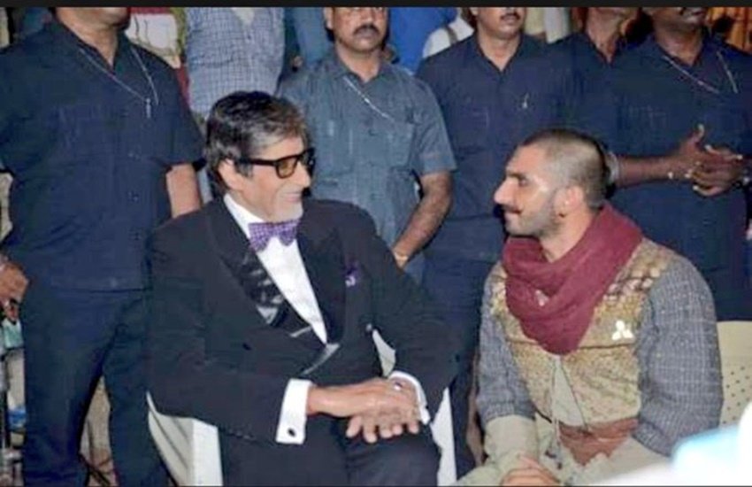 इस तस्वीर को पोस्ट करते हुए लोगों ने लिखा है, 'बाल ठाकरे से अपने गुनाहों की माफी मांगता हुआ खिलजी।' बता दें कि अमिताभ बच्चन की फिल्म 'सरकार' बाल ठाकरे के जीवन से प्रेरित होकर बनाई गई है। यह बात खुद राम गोपाल वर्मा ने कही थी। (फोटो सोर्स- ट्विटर/@RoflGandhi_)