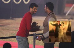 दुल्हन सागरिका घाटगे के साथ रिसेप्शन में जमकर नाचे आशीष नेहरा, देखें वायरल वीडियो