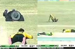वायरल वीडियो: पाकिस्तान में टी20 मैच के दौरान जमीन पर लेट गए सभी क्रिकेटर और अंपायर