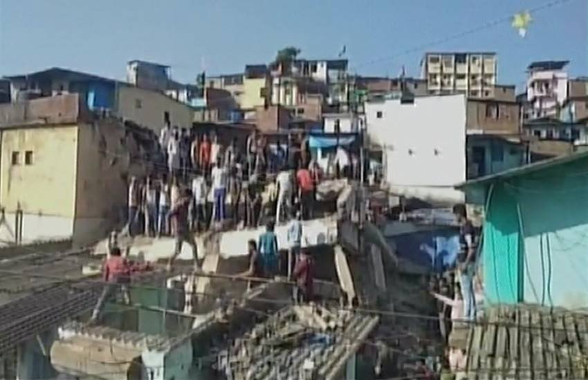 Building Collapse, Building Collapse in Maharashtra, Building Collapse in Bhiwandi, Many People Trapped, People Trapped in Building Collapse, Four Storey Building, Four Storey Building Collapse, State news