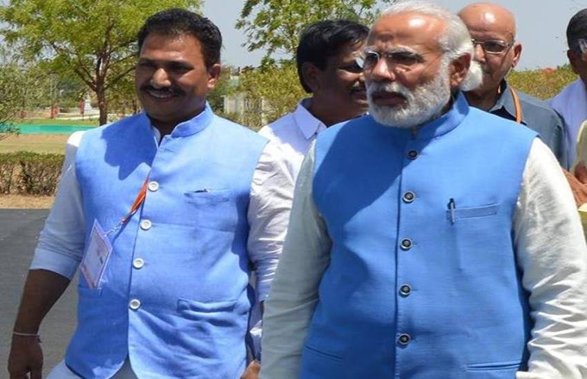 तस्वीर बीजेपी सांसद के फेसबुक प्रोफाइल से ली गई है।