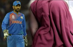 VIDEO: फैंस से बचने के लिए महेंद्र सिंह धोनी ने फ्लाइट में कुछ यूं छिपाया अपना मुंह