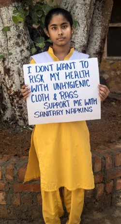 टि्वंकल खन्ना ने पुरुष राजनेताओं को दिया एक दिन के लिए सैनिटरी नैपकिन यूज करने का चैलेंज