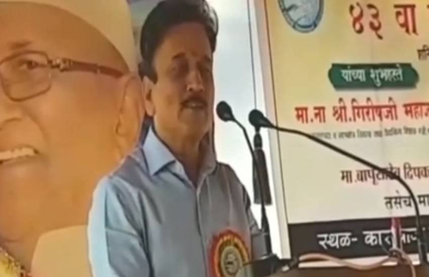 महाराष्ट्र के जल संसाधन मंत्री के इस महिलाओं पर दिए गए विवादित बयान के खिलाफ शराबबंदी आंदोलन के कार्यकर्ता और वकील पारोमिता गोस्वामी ने पुलिस को शिकायत दी है। 