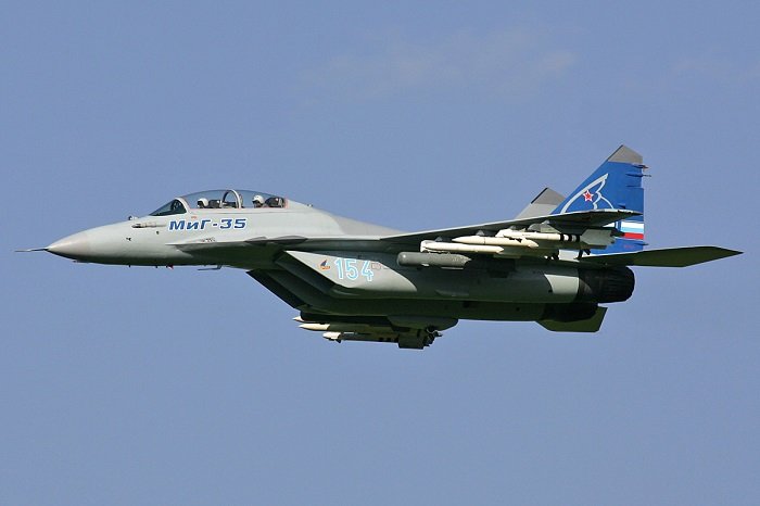 MIG-35: मिग विमानों का निर्माण रूस ने किया था। मिग-35 मिग 27 फालक्रम सीरीज का आधुनिक रूप है। यह बेहद अडवांस विमान है, जिसमें कई विध्वंसक हथियार लगे हैं।