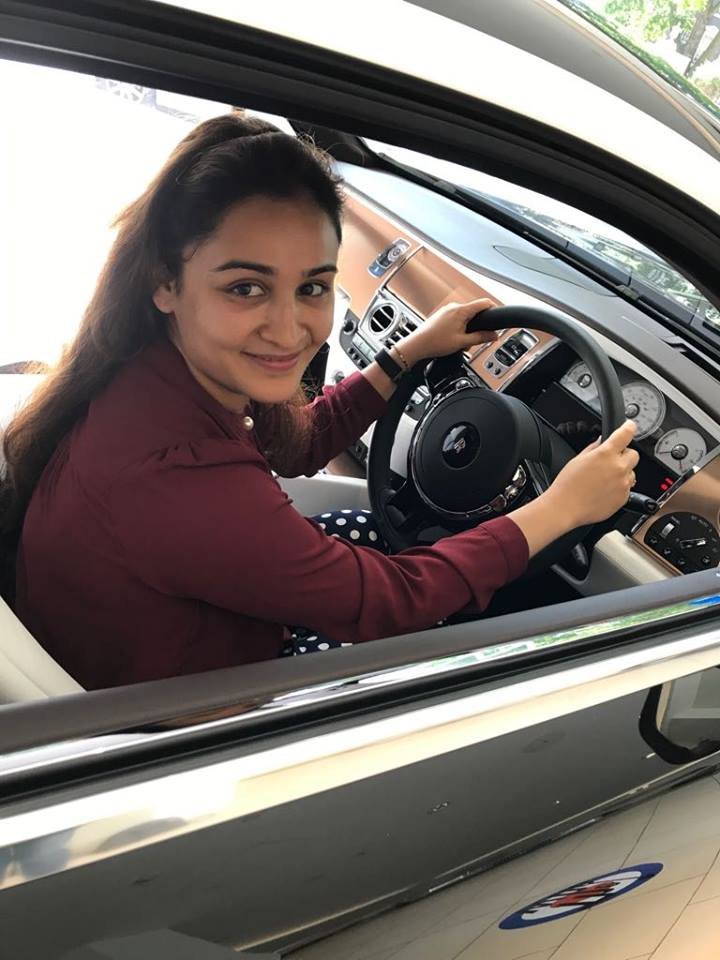 Aparna yadav dance on ghoomar song, Aparna yadav gym, Aparna yadav Singing song, Aparna yadav love for music, aparna yadav love life, aparna yadav gallery, aparna yadav dance, mulayan singh yadav daughter in law, prateek yadav, akhilesh yadav, padmavati