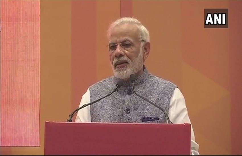 प्रधानमंत्री मोदी हिमाचल प्रदेश के कांगड़ा में जनसभा को संबोधित करते हुएं।