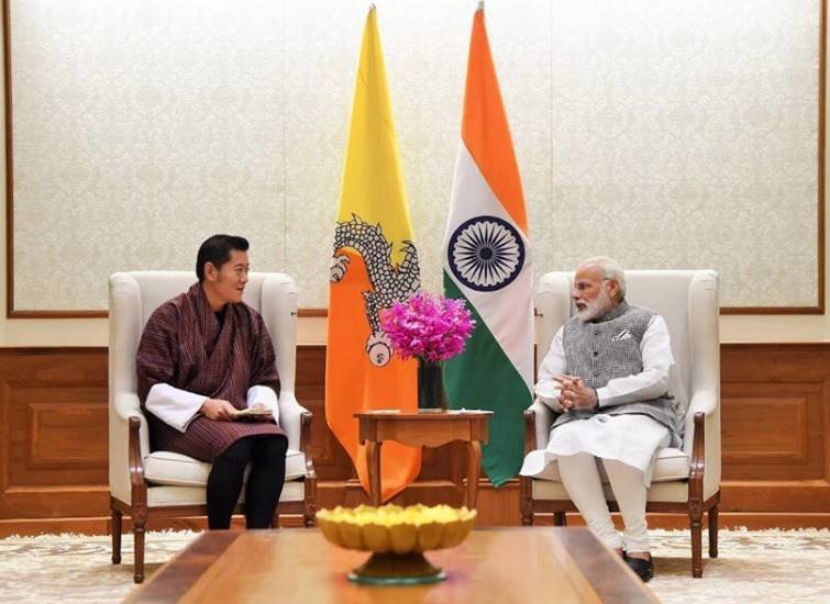 यह वाकया हैदराबाद में चल रही ग्लोबल आंत्रप्रेन्योर समिट 2017 के कार्यक्रम के दौरान का है। अमेरिकी राष्ट्रपति डोनाल्ड ट्रंप की बेटी और सलाहकार भी इस दौरान PM के साथ मौजूद थीं। (फोटोः यूट्यूब) यह वाकया हैदराबाद में चल रही ग्लोबल आंत्रप्रेन्योर समिट 2017 के कार्यक्रम के दौरान का है। अमेरिकी राष्ट्रपति डोनाल्ड ट्रंप की बेटी और सलाहकार भी इस दौरान PM के साथ मौजूद थीं। (फोटोः यूट्यूब)