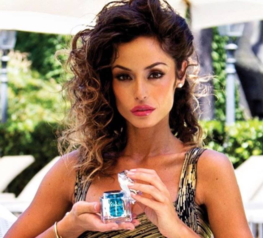 RAFFAELLA FICO instagram