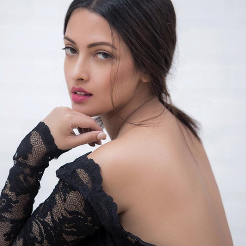 Riya Sen, Riya Sen Hot Photos, Riya Sen Instagram, Riya Sen Latest Photos, Riya Sen Photoshoot, Riya Sen Images, Riya Sen Upcoming Movies, RAgini MMS 2, Bollywood Movies