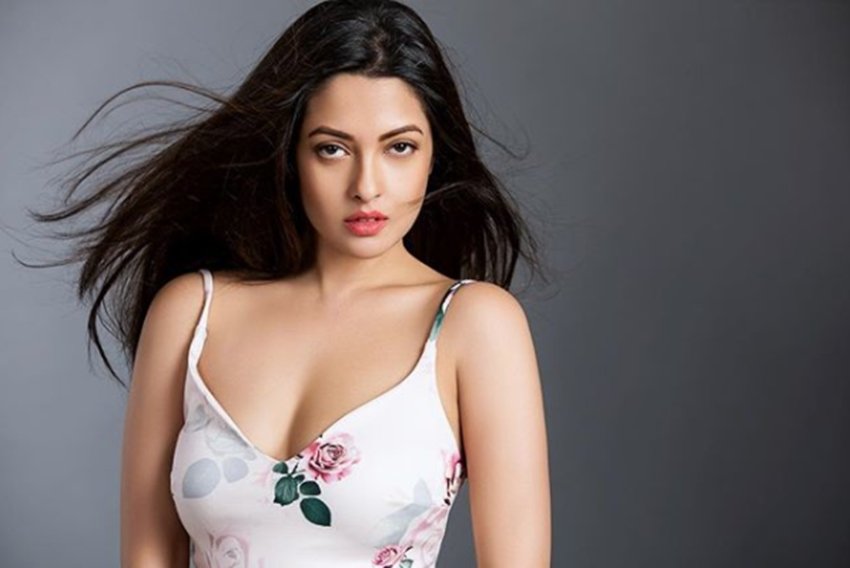 Riya Sen, Riya Sen Hot Photos, Riya Sen Instagram, Riya Sen Latest Photos, Riya Sen Photoshoot, Riya Sen Images, Riya Sen Upcoming Movies, RAgini MMS 2, Bollywood Movies