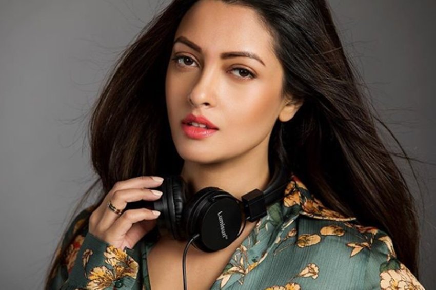 Riya Sen, Riya Sen Hot Photos, Riya Sen Instagram, Riya Sen Latest Photos, Riya Sen Photoshoot, Riya Sen Images, Riya Sen Upcoming Movies, RAgini MMS 2, Bollywood Movies