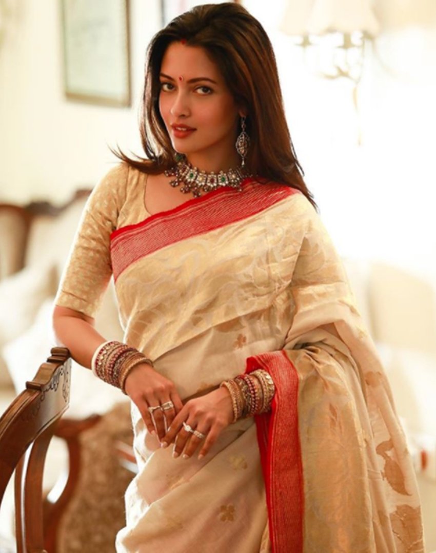 Riya Sen, Riya Sen Hot Photos, Riya Sen Instagram, Riya Sen Latest Photos, Riya Sen Photoshoot, Riya Sen Images, Riya Sen Upcoming Movies, RAgini MMS 2, Bollywood Movies