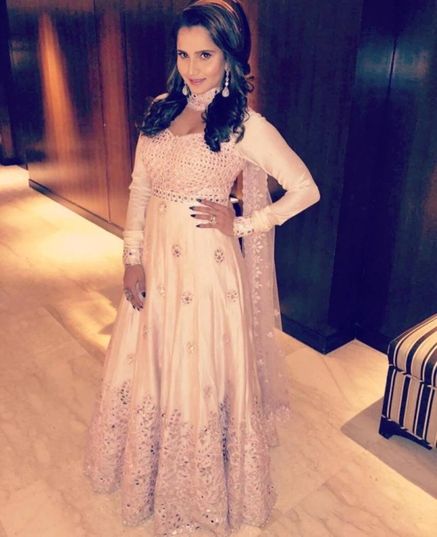 Virat Kohli, Anushka Sharma, Zaheer Khan, Sagarika Ghatge, Suresh Raina and wife Priyanka Chaudhary, Yuvraj Singh and Hazel Keech, Sania Mirza wedding reception, Zaheer Khan and Sagarika Ghatge, Zaheer Khan wedding reception, Zaheer Khan and Sagarika Ghatge wedding reception, Zaheer Khan wedding reception Pics, Zaheer Khan wedding reception photoes