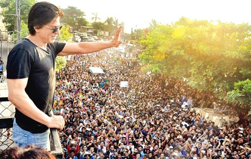 Shahrukh Khan House, Shahrukh Khan Mannat, Shahrukh Khan Bunglow, Shahrukh Khan Building, Shahrukh Khan Mannat Facts, Mannat Facts and Figures, Shahrukh Khan House Interesting Facts, Shahrukh Khan House Pictures, Shahrukh Khan Mannat Unknown Facts, Mannat Unknown Interesting Facts, Shahrukh Khan, Shahrukh Khan Images, Mannat Unknown Facts, Mannat Images, Mannat HD Pictures, Mannat Inside Images