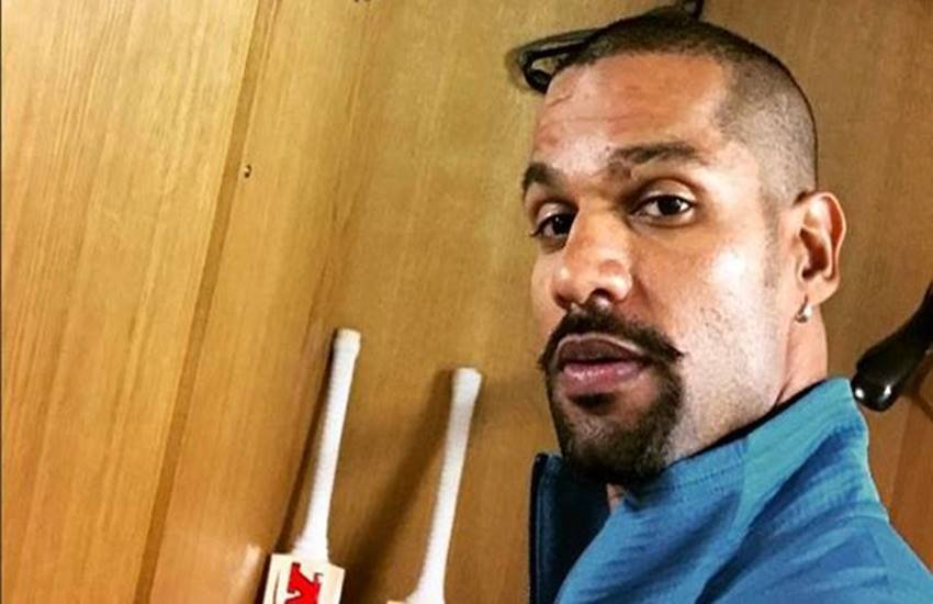 दिल्ली में मंगलवार शाम को विराट कोहली के रेस्तरां पर कुछ इस तरह मनाई गई शिखर धवन की शादी की सालगिरह। 