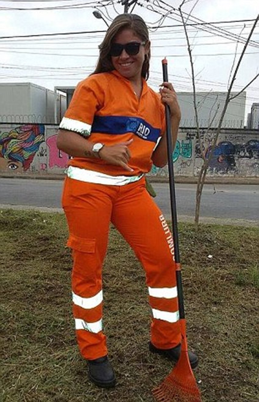 Rio Street Cleaner, Rita Mattos , Rita Mattos Photos, Rita Mattos Instagram, Rita Mattos Full Profile, Who is Rita Mattos, Rita Mattos Images, Rita Mattos WhatsApp, Weird News, Shocking News