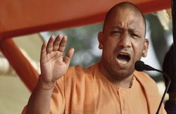 हिंदी भी नहीं पढ़ पाई बच्ची तो शिक्षिका पर भड़के योगी आदित्यनाथ, लगा दी क्लास