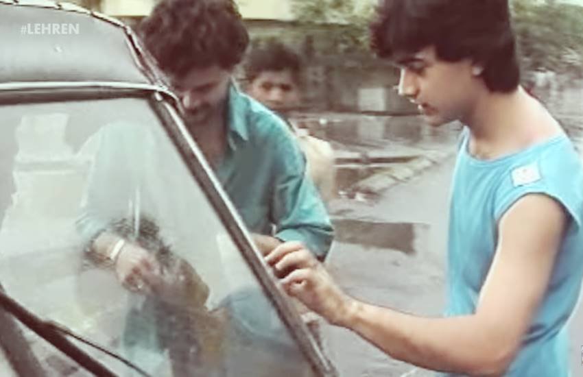 Aamir Khan, Bollywood, Aamir Khan first movie, Aamir Khan as child artist, Aamir Khan used to paste, film poster, the shortage of money, film poster on auto, Aamir Khan used to paste his film poster on auto in the shortage of money, Bollywood News, Bollywood News in Hindi, News in Hindi, Entertenment news in Hindi, crime news, naitonal news, international news, trending news, twitter news, Viral story in Hindi, Latest news in Hindi, Jansatta