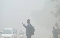 संपादकीयः जहरीली हवा में