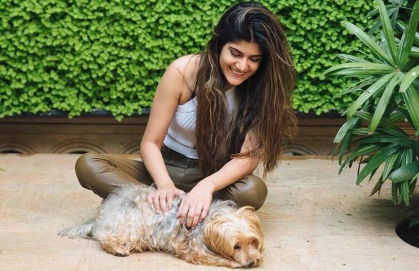 ananya birla, kumar mangalam birla, kumar mangalam birla daughter, kumar mangalam birla daughter Name, ananya birla Sing Songs, ananya birla First Company, ananya birla Handling Business, Entertainment News, Jansatta