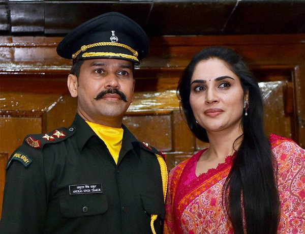 jyotiraditya scindia with his wife, akhilesh yadav with his wife, tej pratap singh with his wife, milind deora with his wife puja shetty, anurag thakur with his wife shefali thakur, Lal Saheba Meghna Singh De, sachin pilot sara abdullah