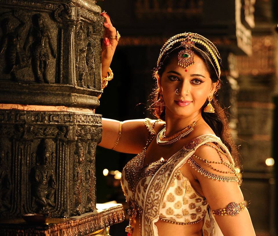 Anushka Shetty Husband prabas, anushka shetty, happy birthday anushka shetty, anushka shetty birthday, anushka shetty age, anushka shetty date of birth, baahubali, baahubali actor, baahubali devsena, anushka shetty films, vedam, arundhati, billa, inji Iduppazhagi, Deiva Thirumagal, anushka shetty Superhit movies, anushka shetty birthday, anushka shetty hot pics, anushka shetty cars collection, anushka shetty ads, anushka shetty latest photos, anushka shetty love life