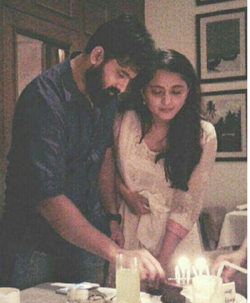 Anushka Shetty Husband prabas, anushka shetty, happy birthday anushka shetty, anushka shetty birthday, anushka shetty age, anushka shetty date of birth, baahubali, baahubali actor, baahubali devsena, anushka shetty films, vedam, arundhati, billa, inji Iduppazhagi, Deiva Thirumagal, anushka shetty Superhit movies, anushka shetty birthday, anushka shetty hot pics, anushka shetty cars collection, anushka shetty ads, anushka shetty latest photos, anushka shetty love life