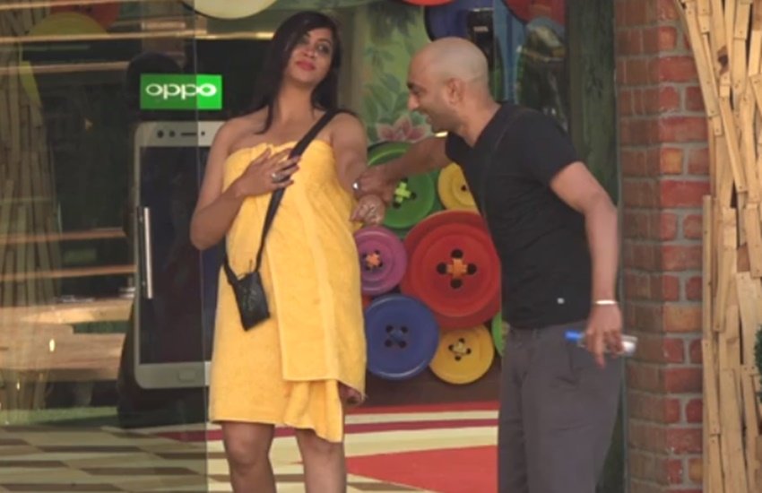 Arshi Khan, Hot Arshi Khan, Arshi in towel, unseen Arshi Khan, Arshi Khan Photos, Akaash Dadlani, shilpa shinde, vikas gupta, hina khan , luv tyagi, priyank sharma, arshi khan, puneesh, akash dadlani, shilpa shinde, vikas gupta, hina khan , luv tyagi, priyank sharma, arshi khan, puneesh, bandgi, bigg boss 11, bigg boss season 11, bigg boss, bigg boss news, bigg boss 11 full episode, jansatta