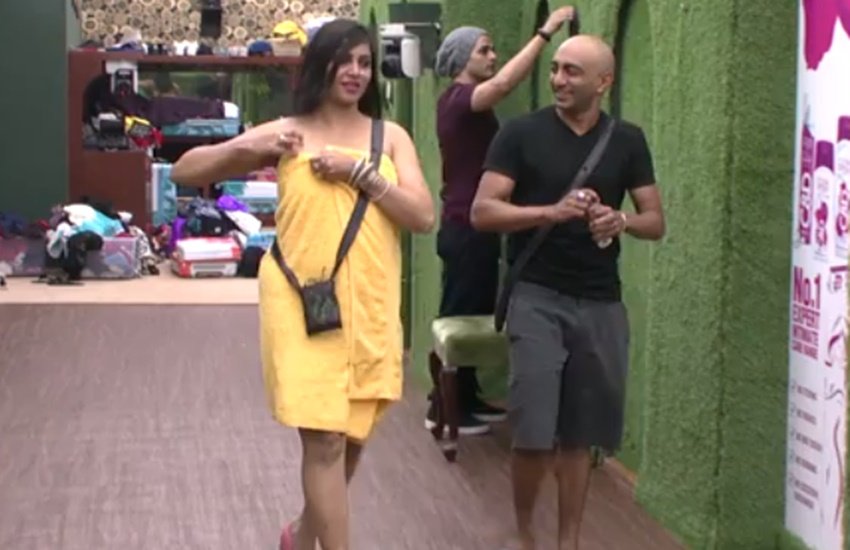 Arshi Khan, Hot Arshi Khan, Arshi in towel, unseen Arshi Khan, Arshi Khan Photos, Akaash Dadlani, shilpa shinde, vikas gupta, hina khan , luv tyagi, priyank sharma, arshi khan, puneesh, akash dadlani, shilpa shinde, vikas gupta, hina khan , luv tyagi, priyank sharma, arshi khan, puneesh, bandgi, bigg boss 11, bigg boss season 11, bigg boss, bigg boss news, bigg boss 11 full episode, jansatta