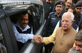 Arvind Kejriwal, Manohar Lal Khattar, Congress, Akali dal, Black Flag, Black Flag to Arvind Kejriwal, CM Arvind Kejriwal, Arvind Kejriwal Meets Manohar Lal Khattar, air Pollution, Black Flag Shown by Akali and Congress, State news