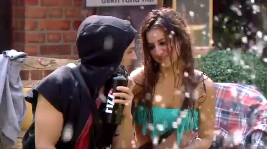 Bigg Boss 11, Bigg Boss Season 11, Bigg Boss Updates, Bigg Boss 11 Updates, Bigg Boss Pool Party, BB 11 Pool Masti, Bigg Boss Benafsha, Bigg Boss Hiten, Bigg Boss Akash, Bigg Boss Hina Khan, Bigg Boss Arshie Khan, Bigg Boss Bandagi, Puneesh and Bandagi Romance