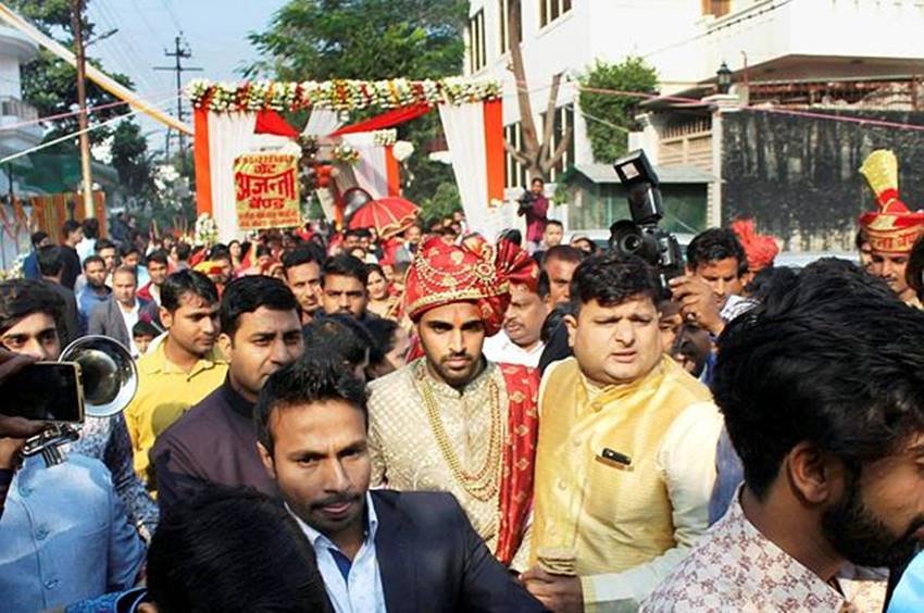 नुपुर पेशे से इंजीनियर हैं और नोएडा में काम करती हैं। मेरठ के गंगानगर में रहने वाली नुपुर यूं तो भुवनेश्वर कुमार की पड़ोसी हैं।