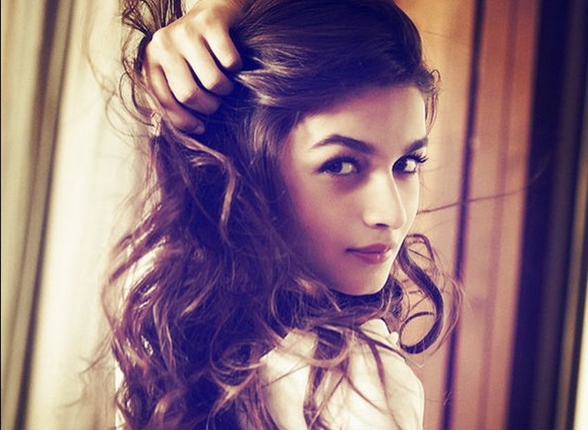 Low IQ Actors, Dumb Actresses, Dumb Actors, Actors Gave Stupid Replies, Alia Bhatt, Ranbir Kapoor, Vivek Oberoi, Bipasha Basu, Sonam Kapoor, Kareena Kapoor, Bollywood News in Hindi