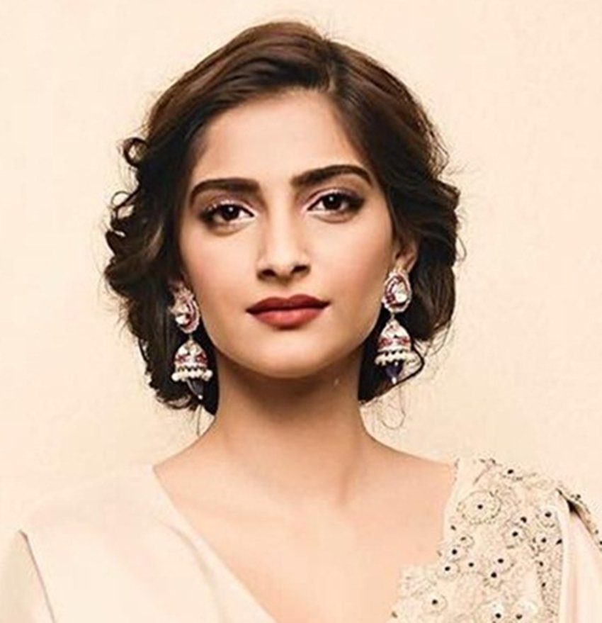 Low IQ Actors, Dumb Actresses, Dumb Actors, Actors Gave Stupid Replies, Alia Bhatt, Ranbir Kapoor, Vivek Oberoi, Bipasha Basu, Sonam Kapoor, Kareena Kapoor, Bollywood News in Hindi
