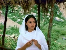 Actresses Who Were Pregnenet, Pregnenet Actresses, Actresses Who Worked Pregnenet, Kareena Kapoor Khan, Veere Di Wedding, Juhi Chawla, Aamdani Atthani Kharchaa Rupaiyaa, Jhankaar Beats, Sridevi, Judaai, Jaya Bachchan, Sholay, Kajol, We Are Family, Entertainment News, Bollywood News