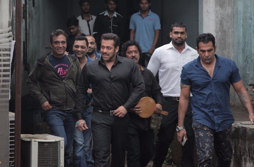 Bollywood Mad Fans, Bollywood Star Fans, Bollywood Maniac Fans, Most Crazy Bollywood Fans, Crazy Salman Khan Fans, Hritik Roshan Fans, Crazy Fans, Kangana Ranaut, Amitabh Bachan, Amitabh Bachan Crazy Fans, Deepika Padukone Mad Fans, Aishwarya Rai, Priyanka Chopra, Kareena Kapoor Khan